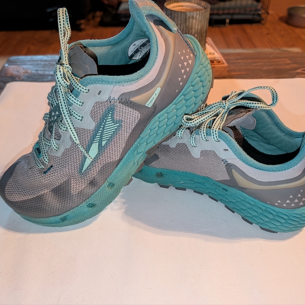 Stylish Women's Athletic Shoes in Teal and Gray